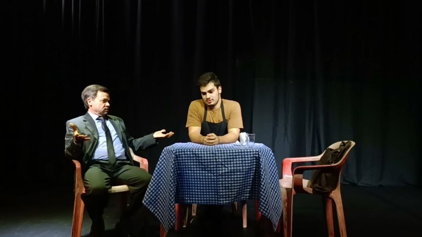 Peça “O Menino” aborda afetos e identidade em apresentação gratuita