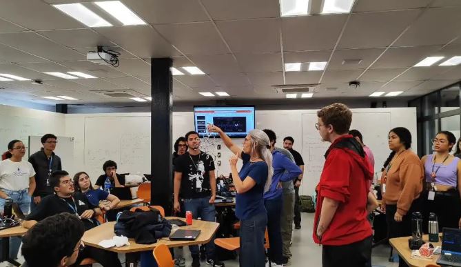 Número de trabalhadores com ensino superior dobra no Brasil em 13 anos