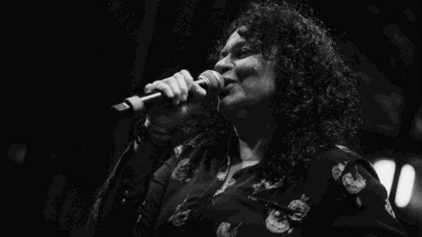 Simone Carvalho presta tributo à cantora Cássia Eller